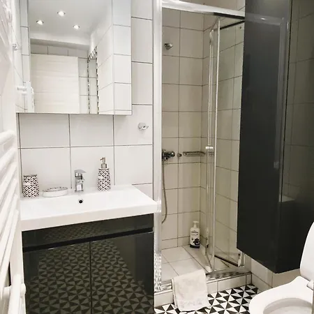 Aristotelis Cozy And Playful At Forum