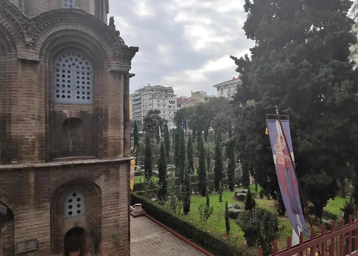 Aristotelis Cozy And Playful At Forum