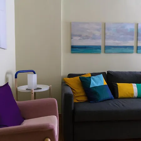 Aristotelis Cozy And Playful At Forum Thessaloniki