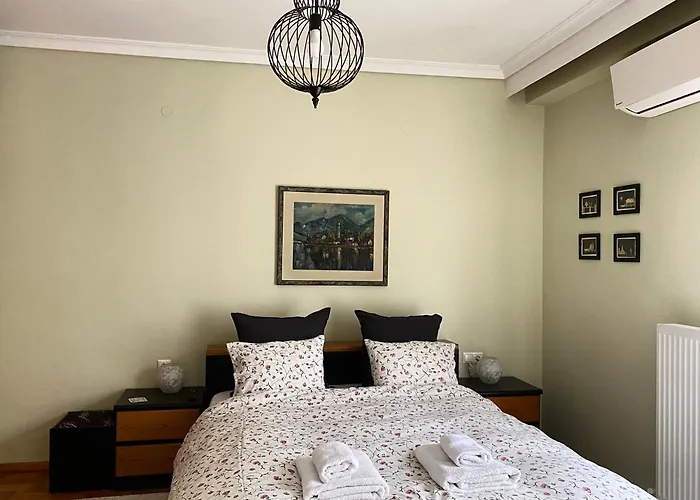 Aristotelis Cozy And Playful At Forum
