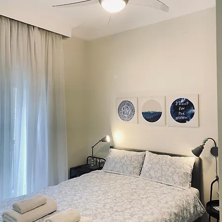 Aristotelis Cozy And Playful At Forum * סלוניקי